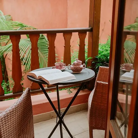 Apartman Homeforguest Rural House With Garden El Laurel *